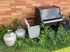 WEBER GAS GRILL WITH 2 PROPANE TANKS