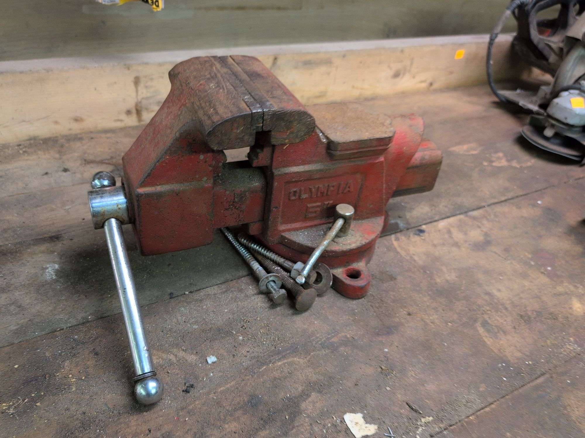 Olympia 5" bench vise