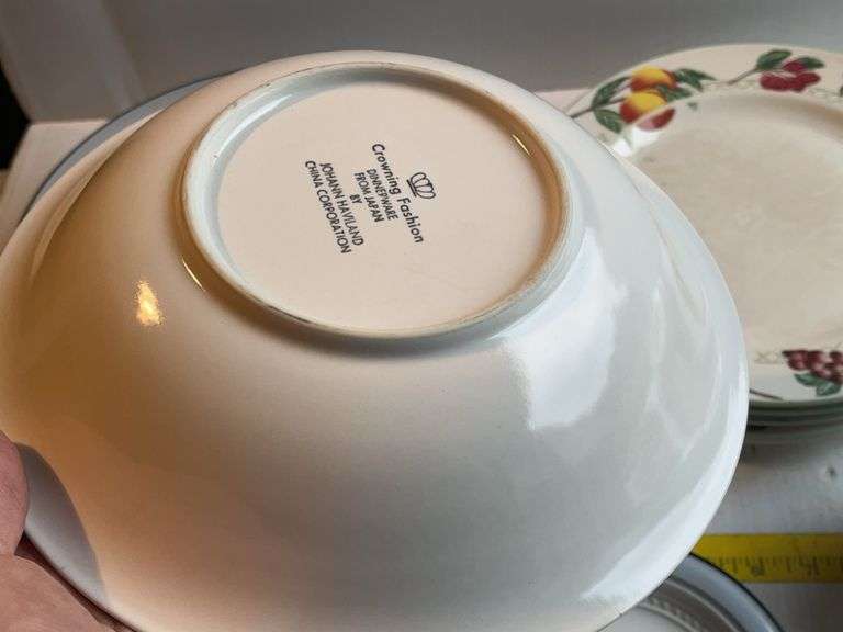 Crowning Fashion Dinnerware and Other Plates