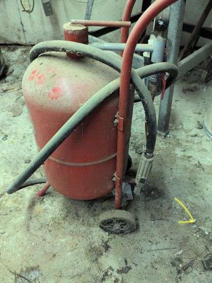 Clarke 10 gallon abrasive blaster