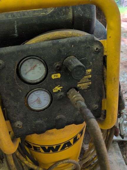 DeWalt 15 gallon air compressor - 200 PSI
