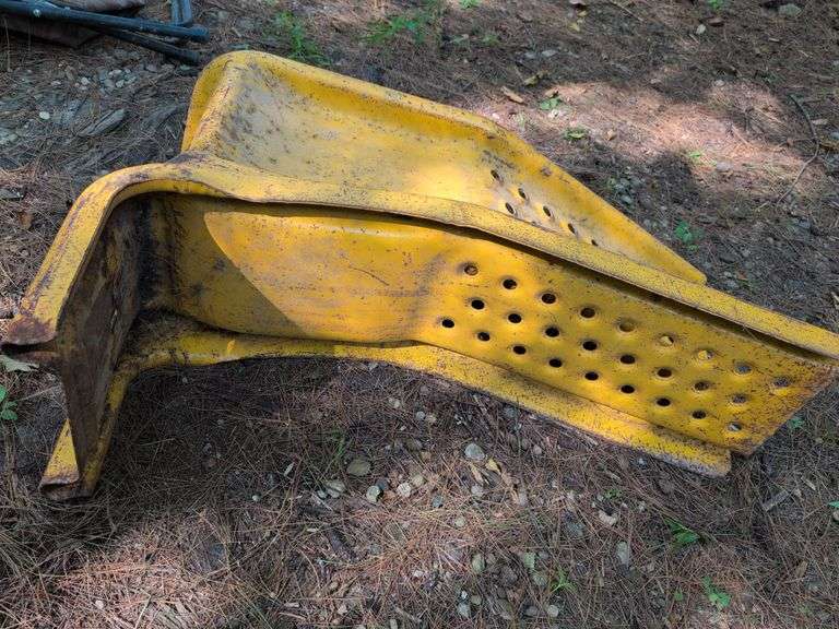 (2) metal ramps