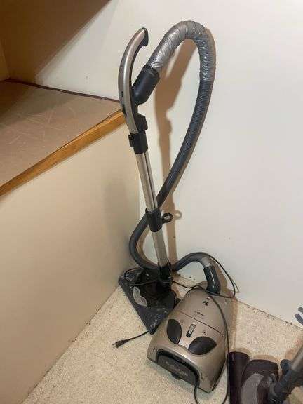 (2) vacuums with movable collectors