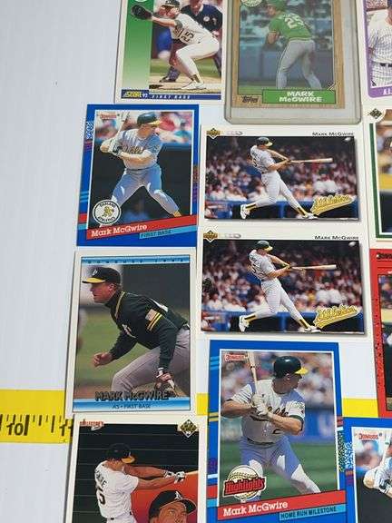(19) Mark McGuire Baseball Cards
