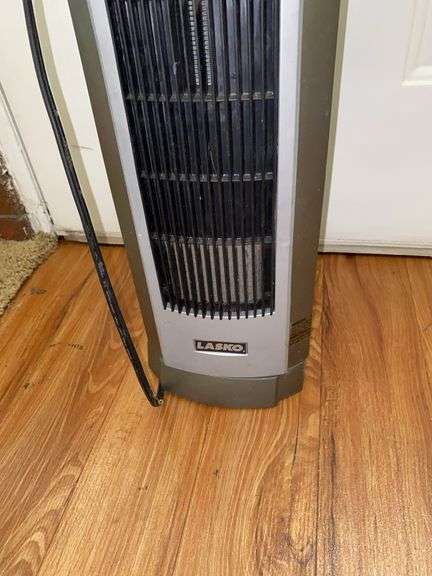 Lasko Oscillating Ceramic Tower Space Heater
