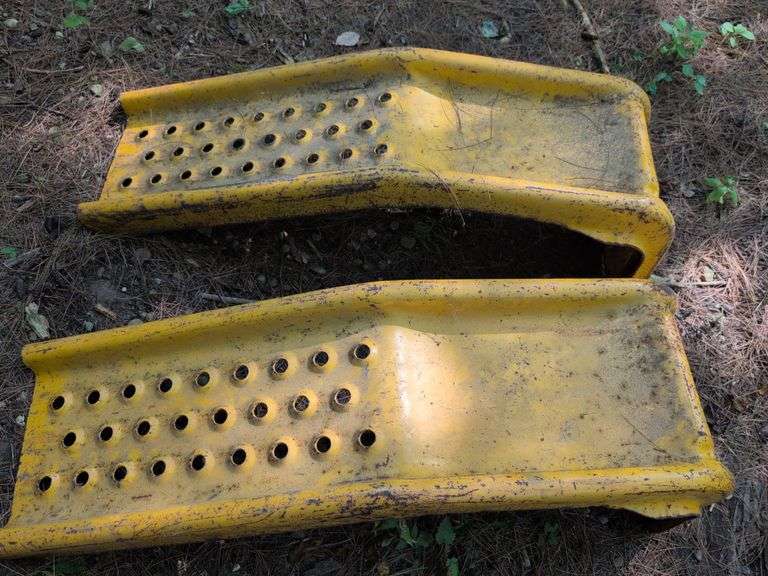 (2) metal ramps