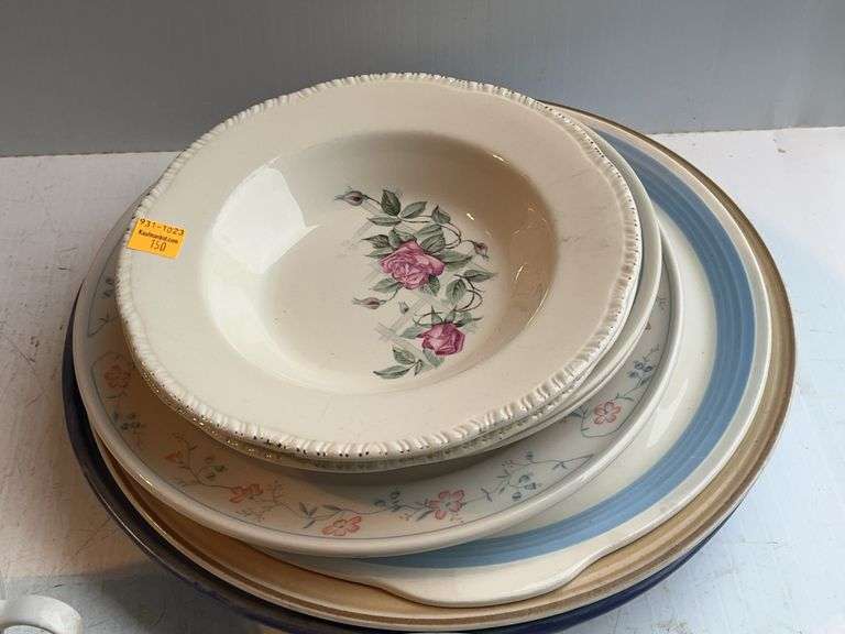 Crowning Fashion Dinnerware and Other Plates