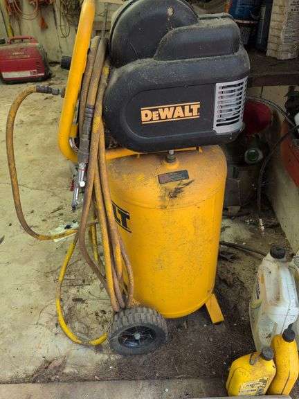 DeWalt 15 gallon air compressor - 200 PSI