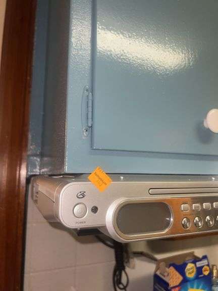 Electric DVD Player and Fold-Down Screen