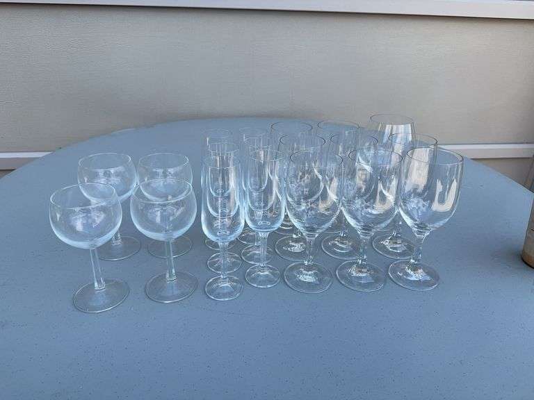 (19) Stemware Glasses