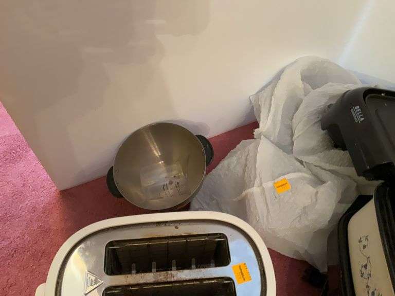Toaster, Electric Roaster, Warming Dishes, Other Kitchen Items