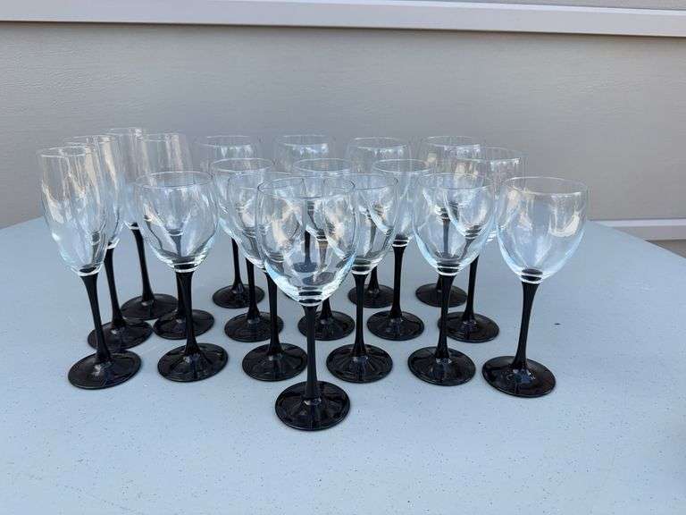 (22) Nocturne Wine Glasses