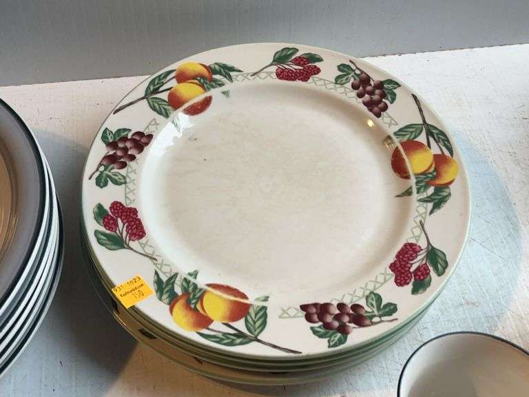 Crowning Fashion Dinnerware and Other Plates