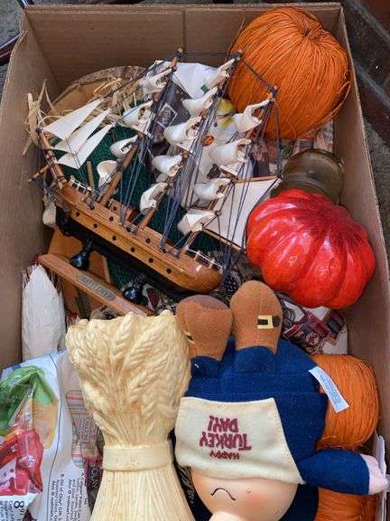 Box of Thanksgiving Decor