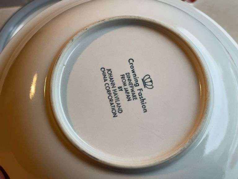 Crowning Fashion Dinnerware and Other Plates