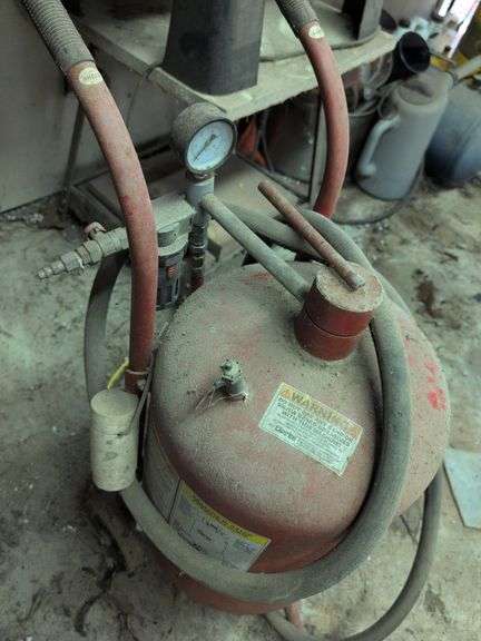 Clarke 10 gallon abrasive blaster