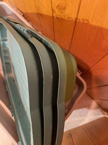 (3) matching Rubbermaid totes with lids