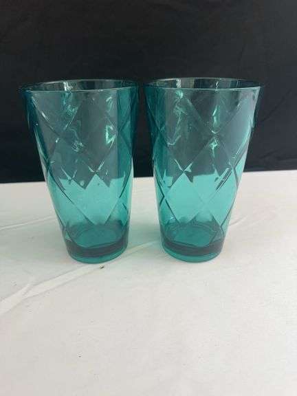 (8) Plastic Cups