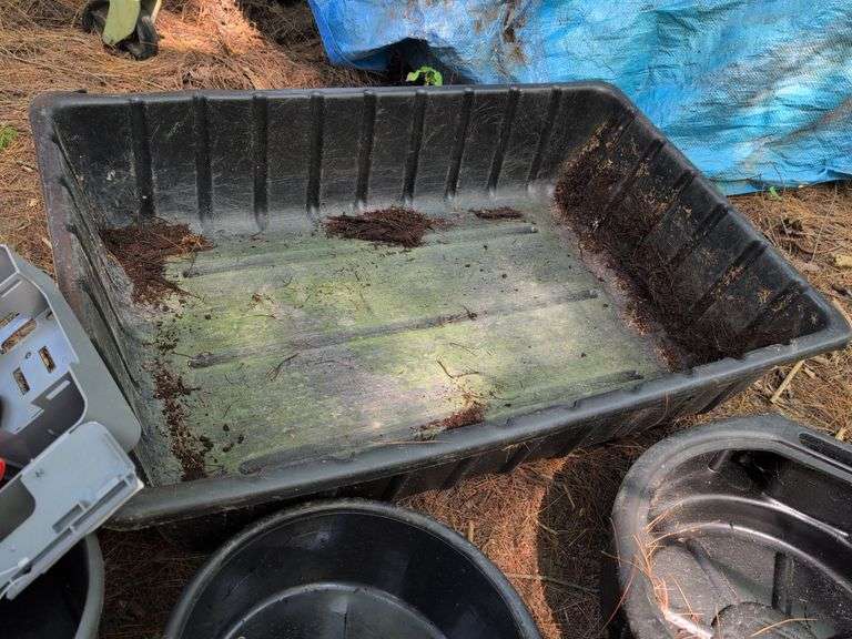 Oil pan, ratchet, and containers
