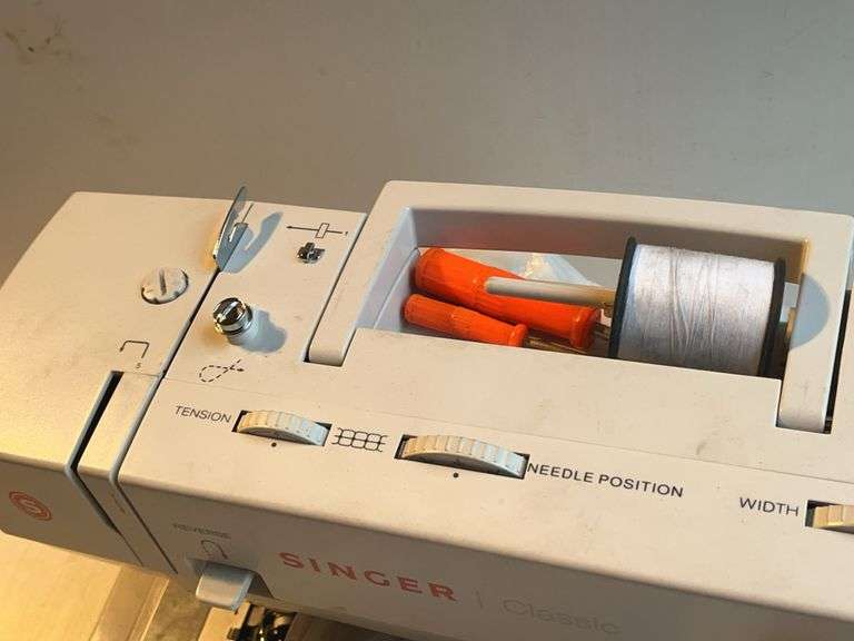 Singer Classic 44S Sewing Machine with Accessories