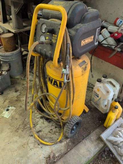 DeWalt 15 gallon air compressor - 200 PSI