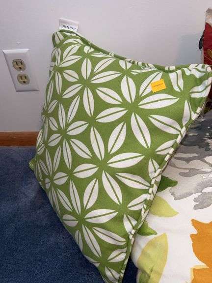 (5) Decorative Pillows
