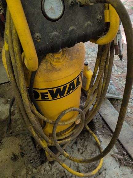 DeWalt 15 gallon air compressor - 200 PSI
