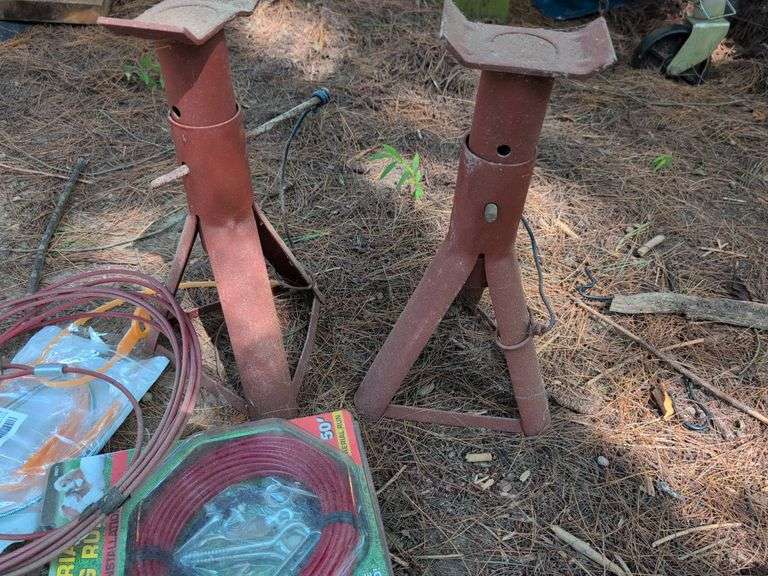 (2) jack stands and dog aerial runs