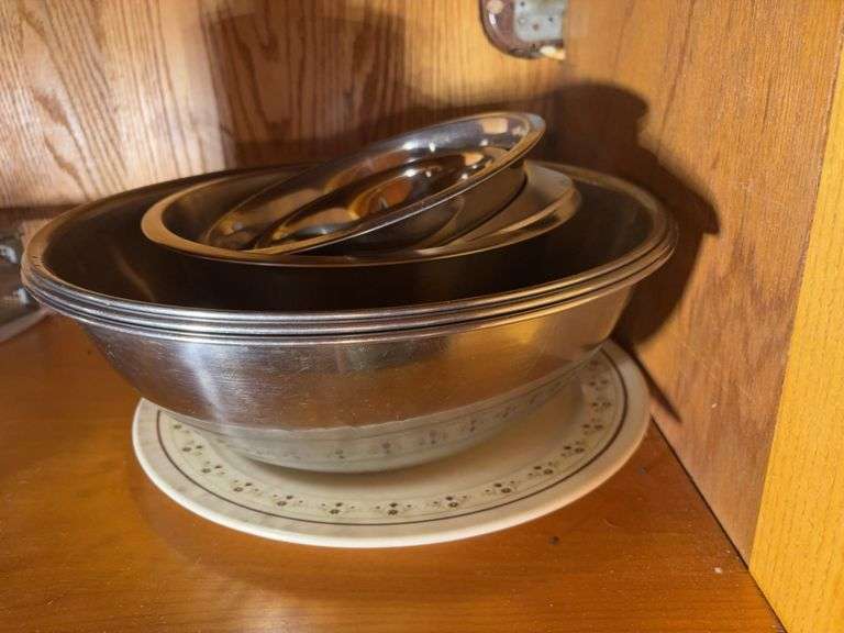 (2) shelves of stainless steel mixing bowls, cake pans, cupcake pan, loaf pans, and more