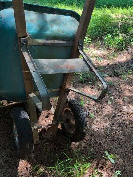 Two-wheel wheelbarrow