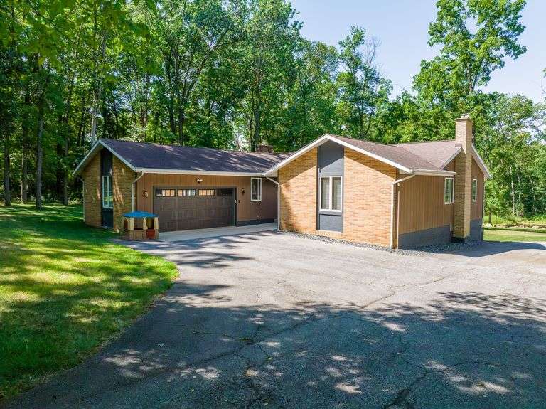 Updated 3BR Home, Shop, Solar
