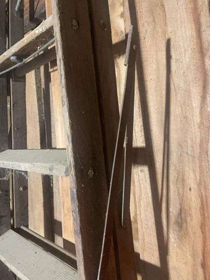 10 ft. Wooden ladder