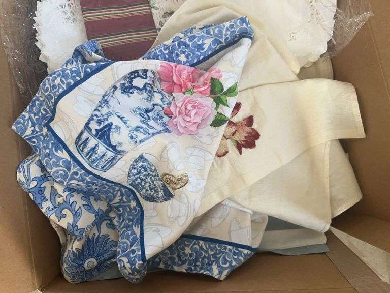 Box of misc. Placemats, Napkins and Ect.