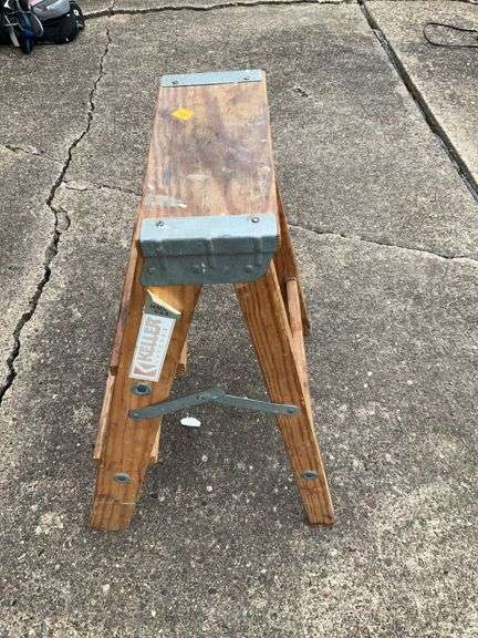 Keller Wooden 23” Stepladder