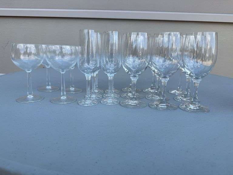 (19) Stemware Glasses