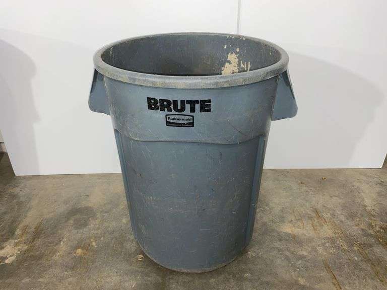 44 Gallon , Brute Trash Barrel