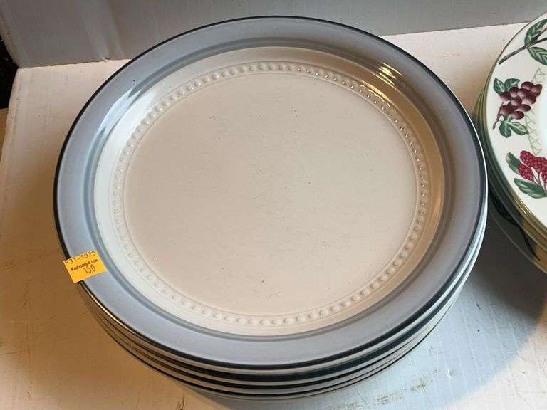 Crowning Fashion Dinnerware and Other Plates