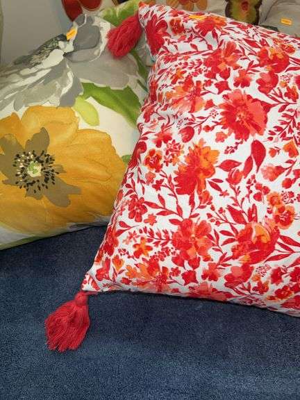 (5) Decorative Pillows