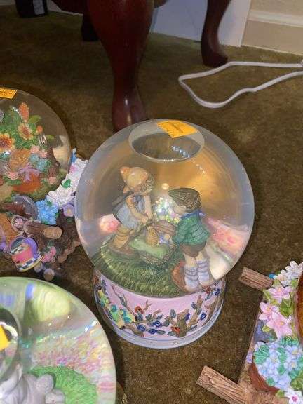 (6) Snowglobes