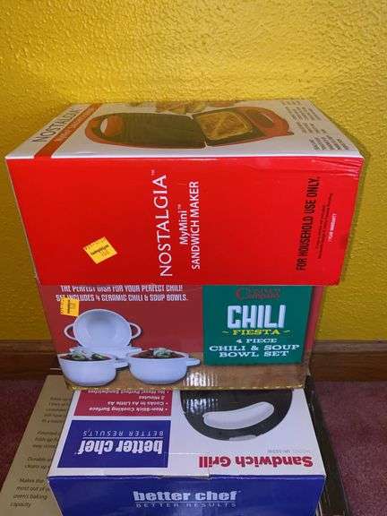 Nostalgia MyMini Sandwich Maker, Cuisine Company 4pc Chili & Soup Bowl Set, Better Chef Sandwich Gri