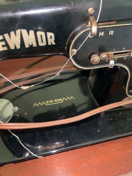 Sewmor Zig Zag Sewing Machine Table and Contents