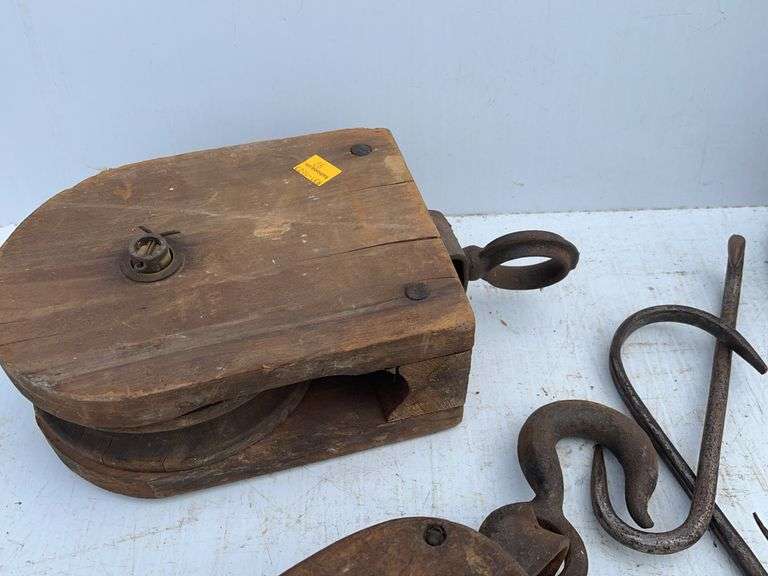Pulleys, S Hooks, Screw Jack