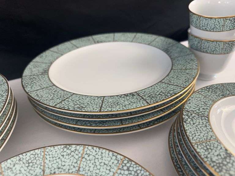 (4) Piece Dinnerware Set