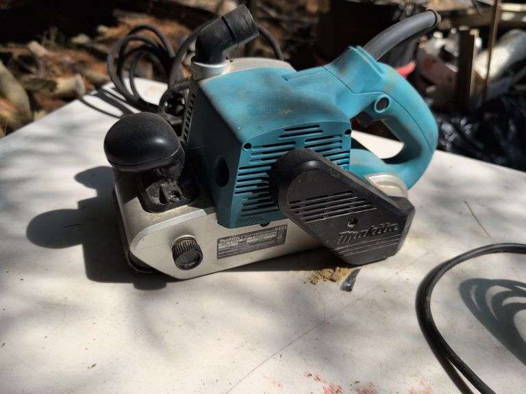 (2) Makita handheld power planers