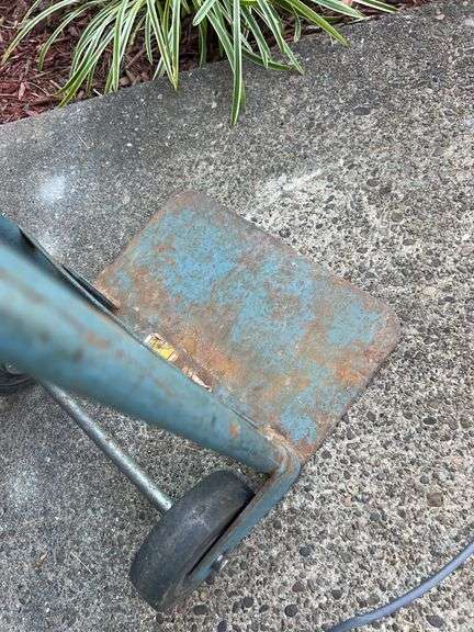 Metal Dolly