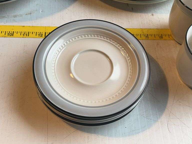Crowning Fashion Dinnerware and Other Plates