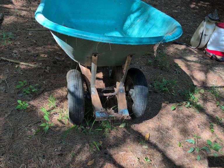 Two-wheel wheelbarrow