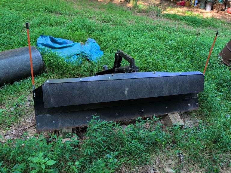 Kubota 6' snow blade attachment