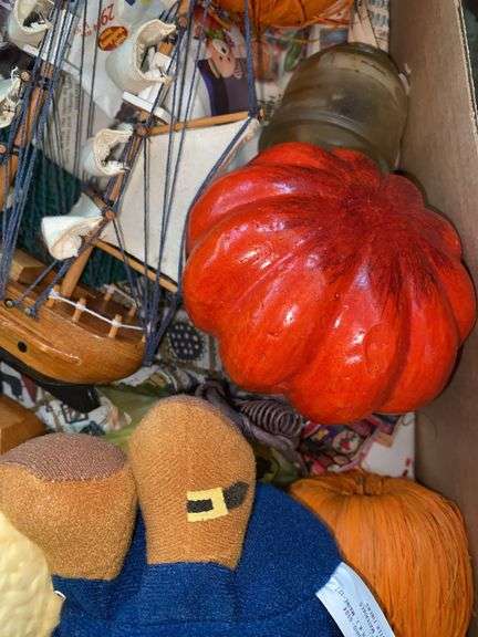 Box of Thanksgiving Decor