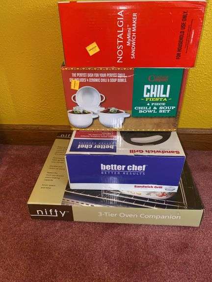 Nostalgia MyMini Sandwich Maker, Cuisine Company 4pc Chili & Soup Bowl Set, Better Chef Sandwich Gri